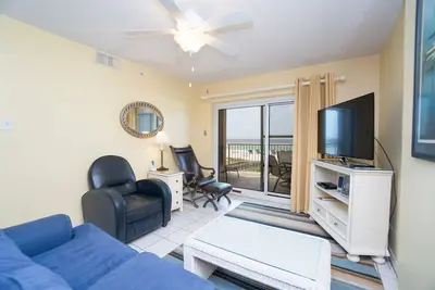 Image de Fantastique tarifs d'automne! RÉSERVER * Front De Plage Direct * Royal Palms 205 * 6 personnes