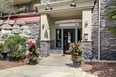 Image de Retraite Familiale Spacieuse - Vues sur la montagne, à quelques pas de Main-St.