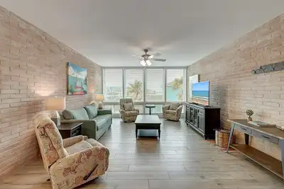 Image de Grand condo, piscine communautaire. Jetée privée! Vue fabuleuse!