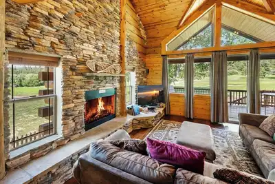 Image de Retraite Ă Bear Mountain: Amazing Views de Bear Mtn! 4 Car Garage! Wifi! Marchez Ă des pentes de ski!