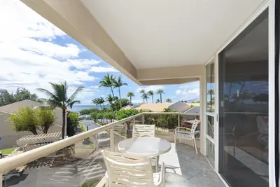 Image de Emplacement parfait! Condo refait à neuf avec vue sur la mer au Maui Banyan à South Kihei G201