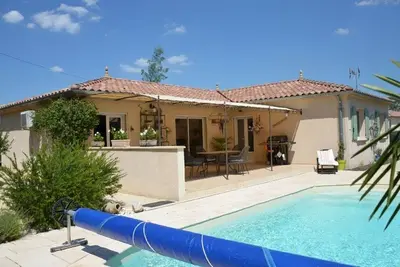 Image de Villa 4* à Vallon-Pont-d'Arc avec piscine privée, jardin clôturé, climatisation et WiFi