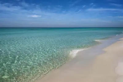 Image de COMPLÈTEMENT RÉNOVÉ Tout Inclus! ÉTAPES WiFi Gratuites Pour La Plage!