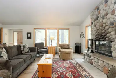 Maison de style lodge avec 3 chambres, avec table de ping-pong et bain à remous, Wifi gratuit