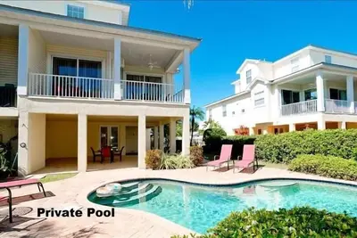 Image de Island Walk 313 - Maison de ville 3 chambres / 2, 5 salles de bain avec piscine privée, occupation maximale de 6 personnes. <br>Très près de la plage!