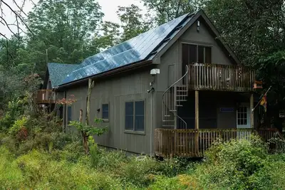Image de Pet Friendly Maison privée avec vue sur l'étang