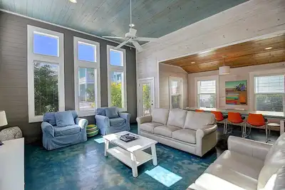 Image de Maison de 5 chambres 4. 5 de bain dans le fabuleux Village Walk!