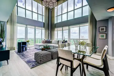 Image de Penthouse de luxe de 2 étages situé dans Coconut Grove Hotel!
