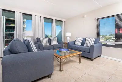 Image de Vue Sur La Plage! Island Winds Three Bedroom ~ Étage bas