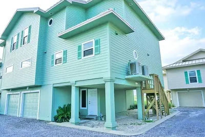 Image de Magnifique Townhome Gulf Front, près de la plage et de la piscine.