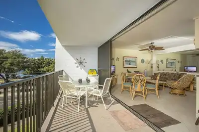 Image de Grand et ouvert 2 chambres Ocean View condo, 6 couchages. # 302