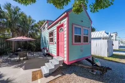 Image de Tiny House Flamingo- Mignon et vibrant avec WiFi gratuit