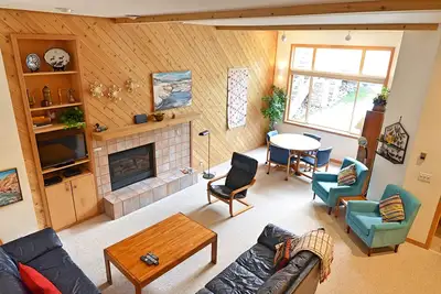 Superbe et spacieux Ski in / Ski out, 4 chambres / 3 salles de bain Cedars Townhome-distance de marche de la rue principale