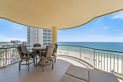 Beach Colony East 8a- Unité en front de mer avec grande terrasse et vue imprenable!