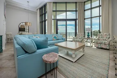 Image de * Nuits Gratuites! * Cliquez pour économiser! Phoenix West Ii 3br! Plancher Bas!