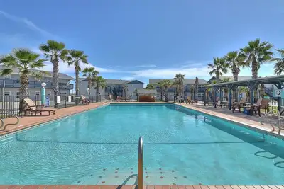 Image de Magnifique condo à Sea Isle Village, piscine communautaire et accès à la plage!