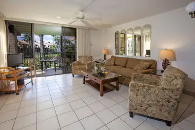 Image de Partial Ocean View 1bdrm Condo au troisième étage du bâtiment un à Kamaole Sands. 1-302