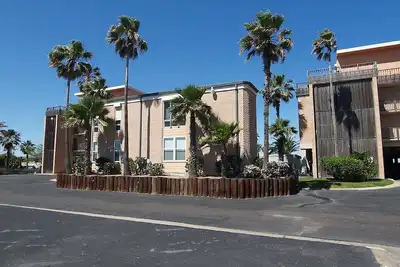 Image de Grand condo au coeur de Port Aransas! Vue du canal d'expédition!