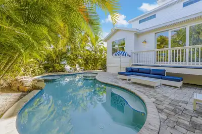 Image de Sunnyside of the Beach - Une belle maison dans une rue tranquille!