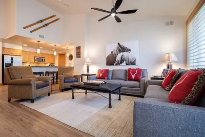 Image de Superbe Top Floor Home! Climatisé! Al4303