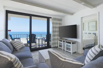 Image de Île du 5e étage populaire Winds East 2 Bedroom… Beach Front!