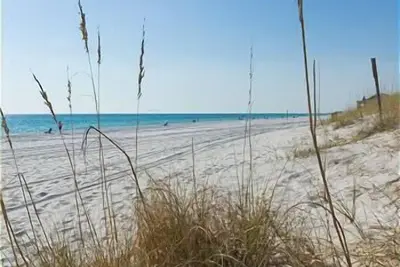 Image de Courte promenade à la plage! ! ~ Tram Gratuit & Wifi! ~ Expérience Resort Luxury!