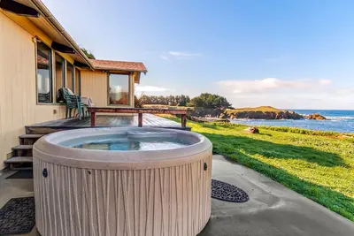 Image de Accueil front de mer avec vue spectaculaire et bain à remous privé!