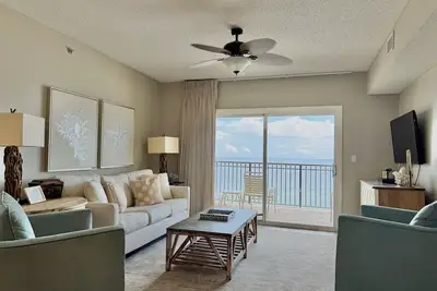 Image de Promenade courte à la plage | Professionnellement décoré | Reserve Maintenant!