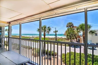 Image de Island Beach Club 21 - Condo 2 Chambre / 2 salles de bain avant de Golfe, occupation maximale de 4 personnes.