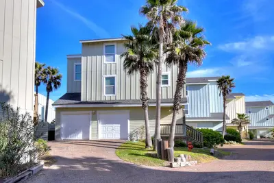 Image de Beach Beauty est une maison en bord de mer avec une vue incroyable!