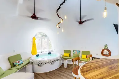 Image de Superbe villa en bord de mer avec des équipements haut de gamme, piscine partagée, et plus encore!