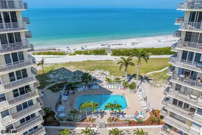 Image de Estero Beach & Tennis Club Beachfront Condo! Island Fun Ă un prix exceptionnel! ! ! !