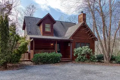 Image de Point de vue - Spacieux 2 chambres avec un loft juste à côté de Glades Road
