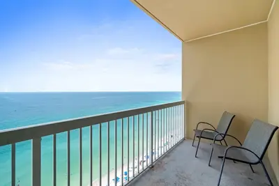 Image de Qui Veut S'Amuser Au Soleil Et Au Tan? Reserve Maintenant!