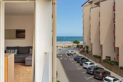 Image de Appartement Rustique en Bord de Mer à Hendaye - 2 Chambres, Balcon, Quartier Plage