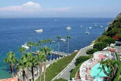 Image de Villa confortable avec vue sur l'océan éblouissante, Wifi, pr��s de la piscine / spa
