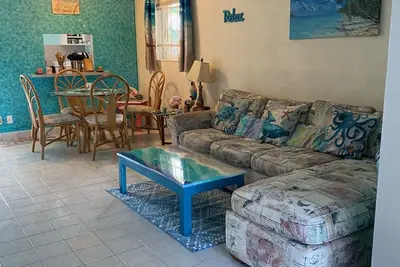 Image de Belle, tropicale 2 Br \/ 2 salles de bain complètes Waterview Dockage disponible Lucaya \/ Freeport