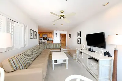 Image de Belle villa contemporaine, Full Ocean Views, voiturette de golf. 1 étape