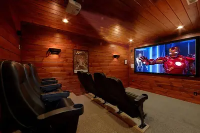 Image de 5 Étoiles 4 Chambre Cabine avec théâtre privé et sauna