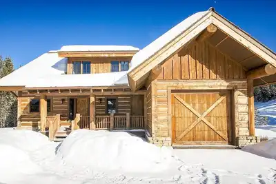 Image de Ski-in, ski-out maison de luxe avec vue sur la montagne et des équipements de club privé