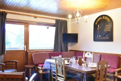 Image de Appartement cozy à Méribel, 6 pers, proche pistes, commerces et navette, cheminée, balcon sud.