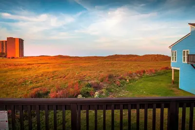 Image de Belle vue sur l'océan depuis cette maison dans la fabuleuse colonie perdue!