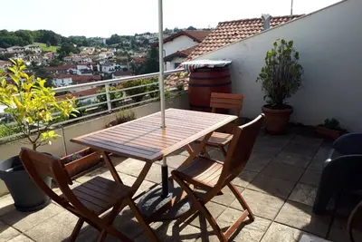 Image de Appartement Moderne Centre Ville Hendaye avec Terrasse et Parking