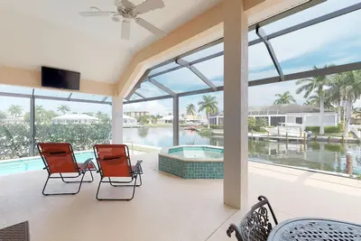 Image de 431 Edgewater; Luxueux 3 chambres 2 salles de bain Bord de l'eau Accueil