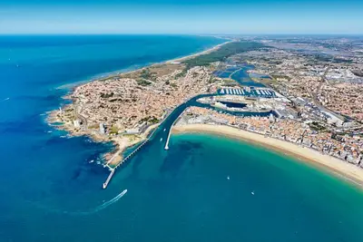 Image de Studio Moderne avec Parking, Proche Plage et Marché Arago