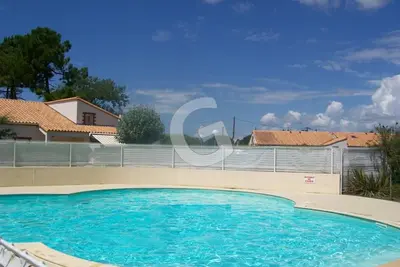 Image de Pavillon à 100m de la plage avec piscine, parking privé, pour 4 pers. à La Grière, La Tranche sur Mer