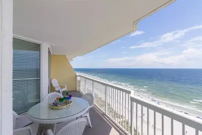 Image de Piscines, plage jusqu’au contenu de votre cœur dans ce condo au bord de l’océan à Cherry Grove!