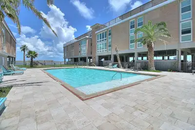 Image de Fabuleux 2 chambres 2 salles de bain droite condo sur le chenal maritime! Pier privé!