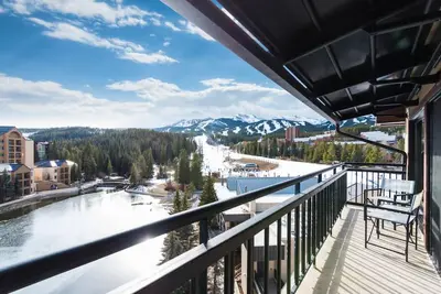 Image de Penthouse skis aux pieds en ville. Le meilleur de Breck!