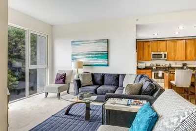 Image de Condo pour les chiens face à l'océan w \/ accès à la plage à proximité, bain à remous partagé, super décor!